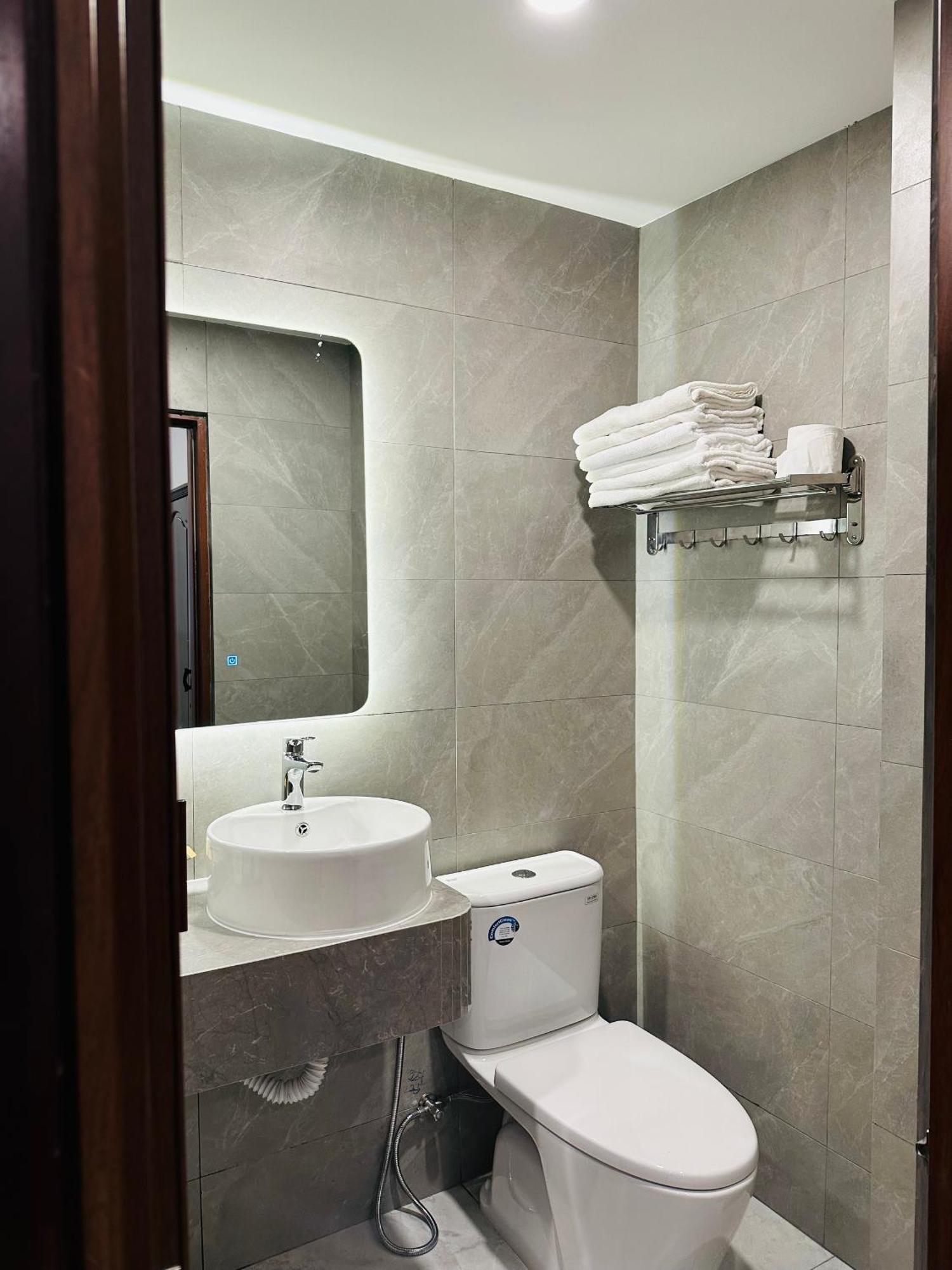 Phuong Nam Hotel An Giang Лонгсюен Экстерьер фото